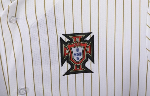 تيشيرت رونالدو بأزرار أماميه-نسخة خاصة