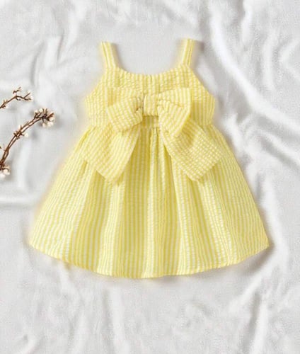 فستان اصفر مع خاتم مواليد