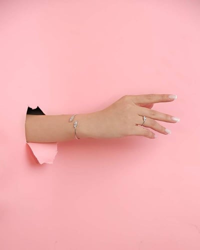 اسوارة بانجل فضي نسائية برايت مرصعة باحجارالزركون