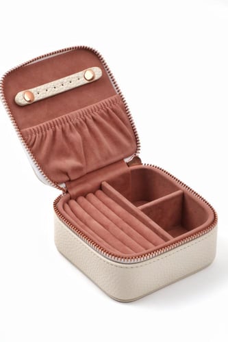 حقيبة مجوهرات اوف وايت