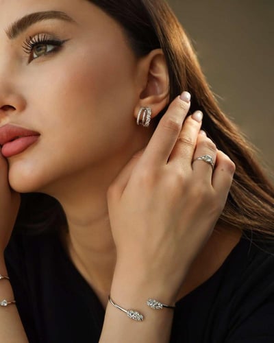 اسوارة بانجل فضي نسائية برايت مرصعة باحجارالزركون