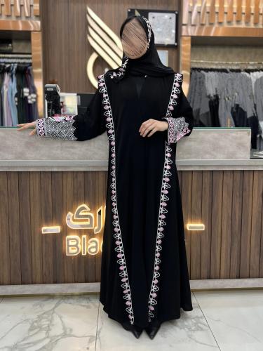 B335 عبايه ياسمين قصه نص كلوش تطريز ملون بقماش كريب ملكي لون اسود