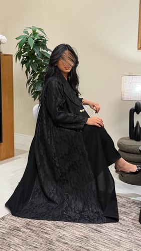 B016-بليزر سمارا بقماش كريب مع دنتيل اسود