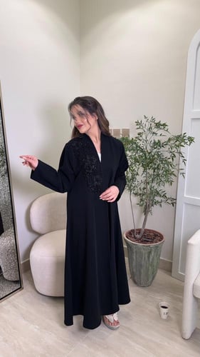 B051-بليزر بقماش كريب مع شك يدوي اسود