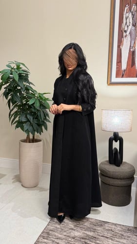 B015-عباية بليزر بقماش سراميك شغل ناعم اسود