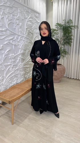 B034-عباية سحر بقماش كريب سراميك شك ملون