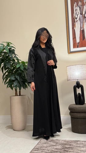 B021-عبايه نغم بقماش انترنت شك على قماش جاكر