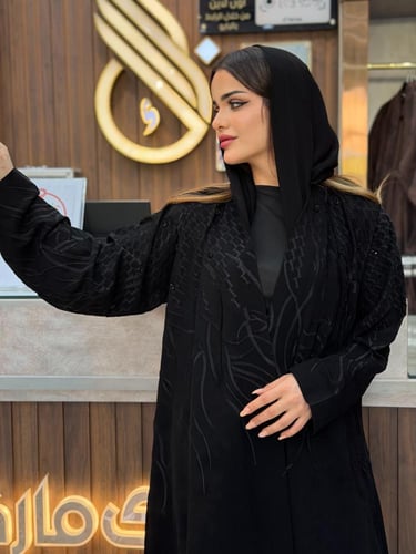 B075-عباية رين بقماش ملكي مع تطريز اسود