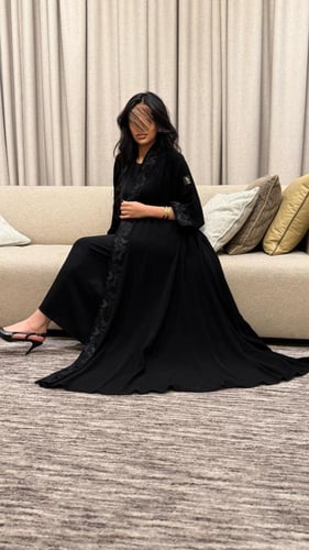 B07-كولكشن العيد عبايه نغم بقماش ملكي تطريز اسود