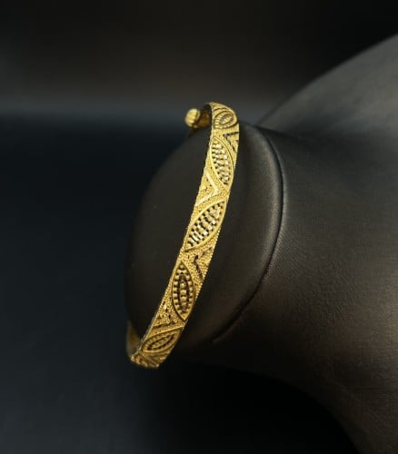 اسواره بمفتاح عيار 21. المقاس17. الوزن 14.8 جرام.