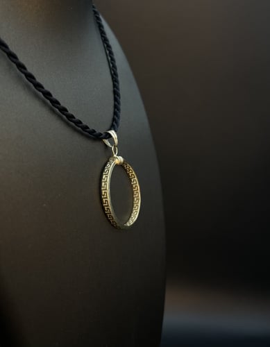 تعليقة عيار18. شكل دائري. الوزن 1 جرام