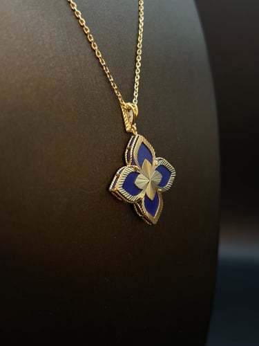 عقد فلاور كوين عيار 18. الطول 50 سم. الوزن 6.1 جرا...