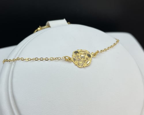 طقم عيار 21. الوزن 11.13 جرام.