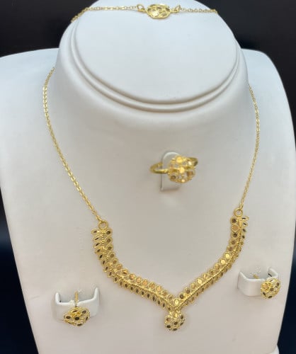 طقم عيار 21. الوزن 11.13 جرام.