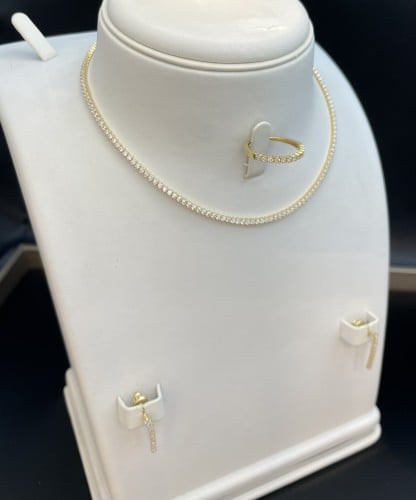 تنس نص طقم (تشوكر وحلق و خاتم) عيار 18. الوزن 9.8...