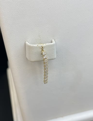 تنس نص طقم (تشوكر وحلق و خاتم) عيار 18. الوزن 9.8...