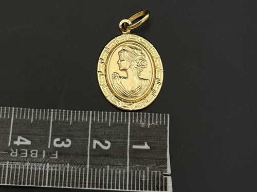 تعلقية عيار 18 . المقاس موجود بالصور. الوزن 2.5 جر...