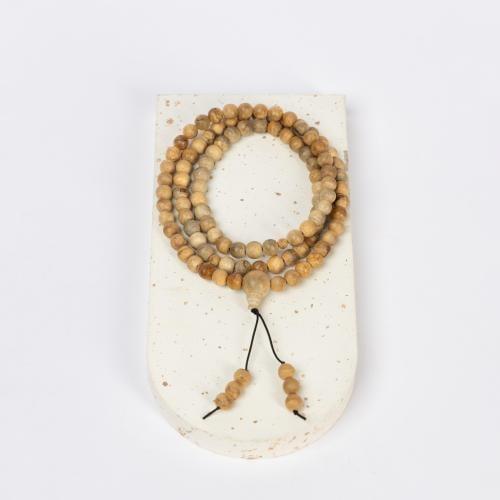 مسباح خشب العود الطبيعي