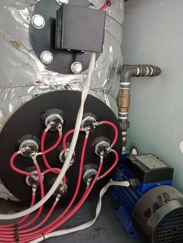 بويلر كهرباء عدد 8 سخان امريكي جديد ابيض