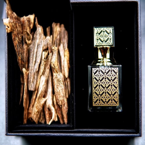 بوكس الاهداء الفاخر ( كرستالة + اوقية عود )