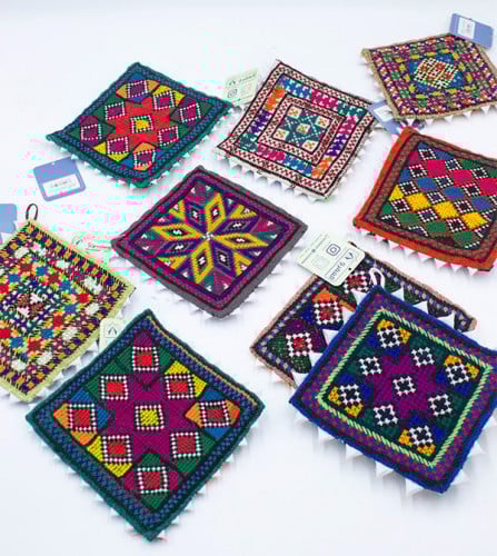 بيز مطرز يدوي