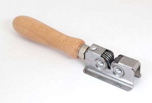 مسن إيطالي يد خشب