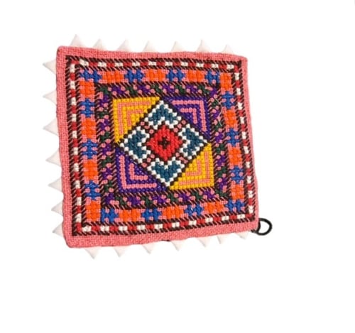 بيز مطرز يدوي