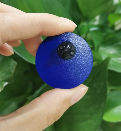 دبوس pin مضاد الحزن