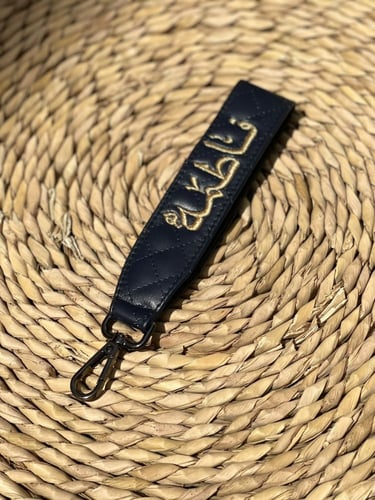 ميداليه مطرزة