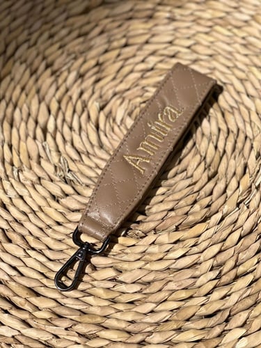 ميداليه مطرزة