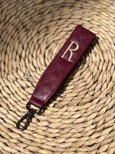 ميداليه مطرزة