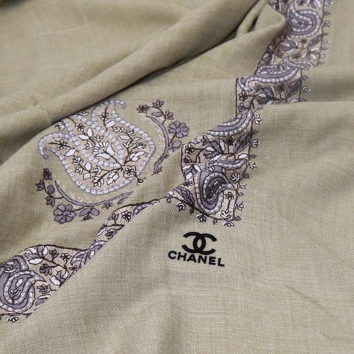 شال كشمري شانيل لون بيج غامق تطريز عنابي