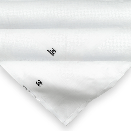 شماغ شانيل ابيض