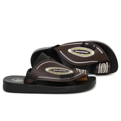 حذاء شرقي طبي اسود في بني