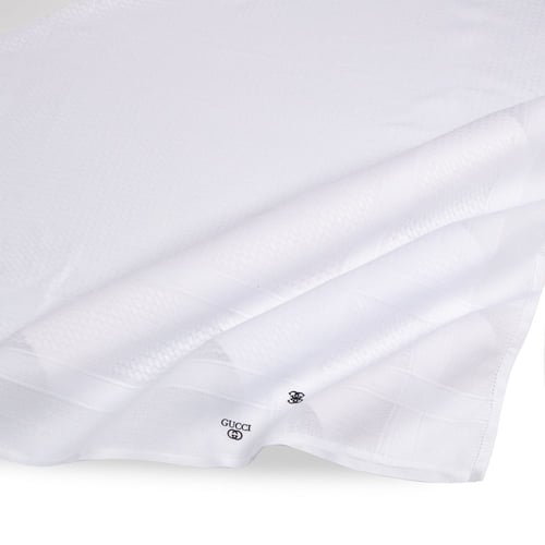 شماغ قوتشي ابيض انجليزي2025