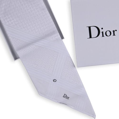 شماغ ديور ابيض انجليزي