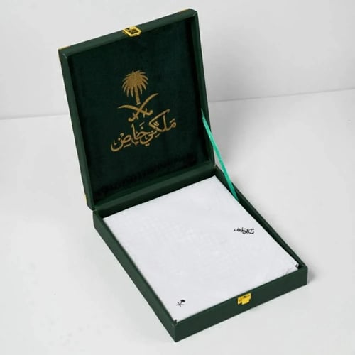 عرض شماغ ملكي خاص ابيض و الثاني هديه