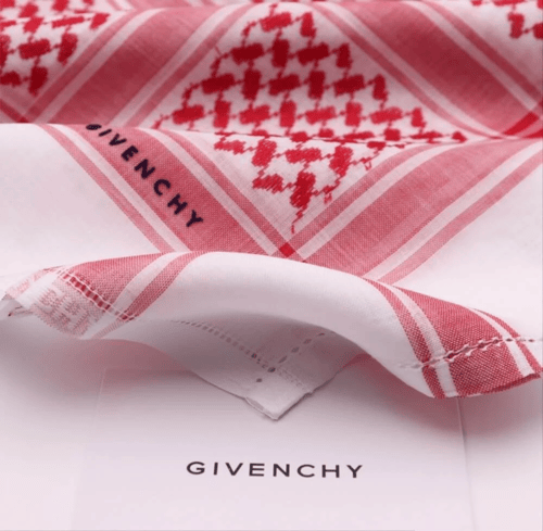 3 اشمغة جيفنشي بسعر مغري