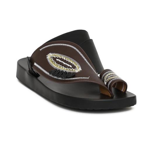 حذاء شرقي طبي اسود في بني