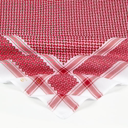 شماغ قوتشي ذهبي انجليزي2025