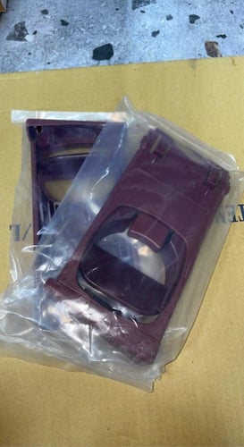 حامل أكواب هايلوكس 2006-2015 عنابي