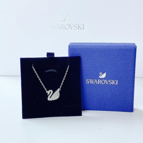 سلسال البطه ابيض بشعار سوارفسكي