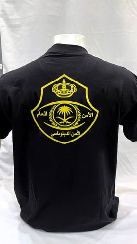 فنيلة اسود شعار الامن الدبلوماسي طباعة اصفر وجهين