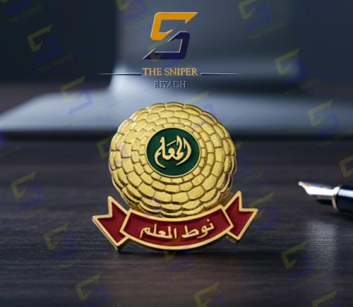نوط المعلم حديد ذهبي مقاس 42x40 mm