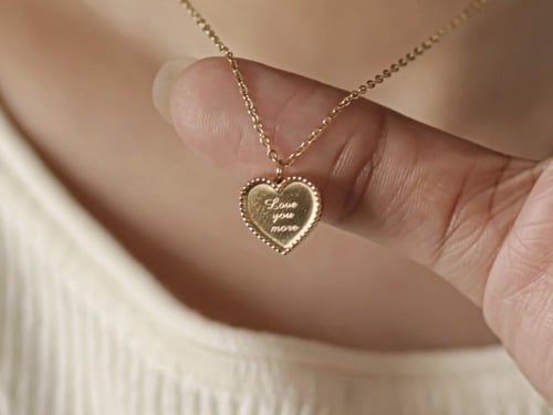 قلادة ( احبك اكثر )