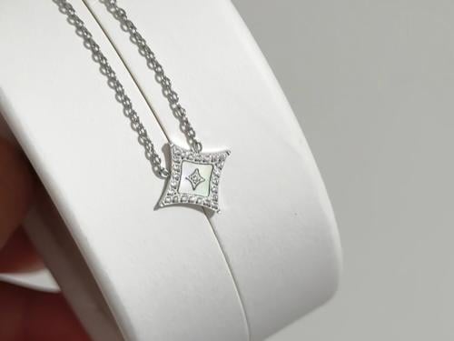 قلادة صوفيا - لون فضي