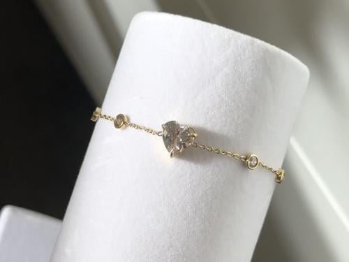 سوارة kily - ذهبية بقلب شفاف