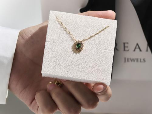 قلادة فيكتوريا - كريستال اخضر