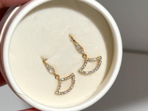 حلق cela - ذهبي