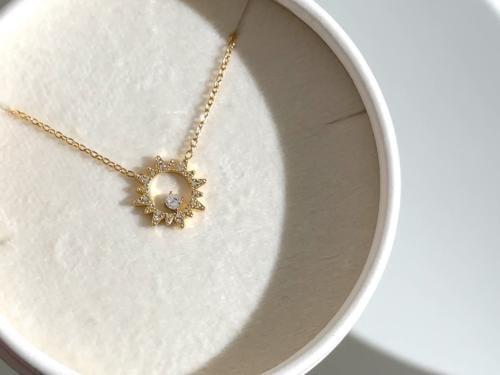 قلادة امارا - ذهبي